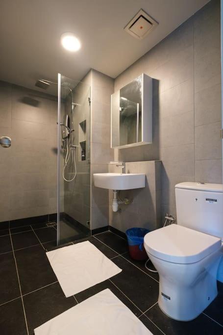 Apartment Jq#07 View Slide Loftbed 2r1b 5pax Near Suria Mall, Gaya St, Sicc
